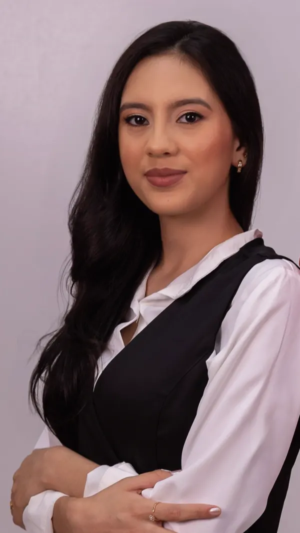 Esthefany, analista de crédito